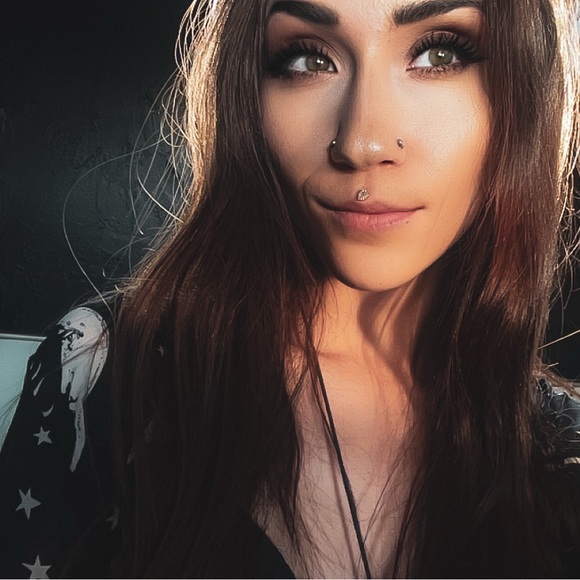 Meet your Posher, Jolene - Picture 1 of 1